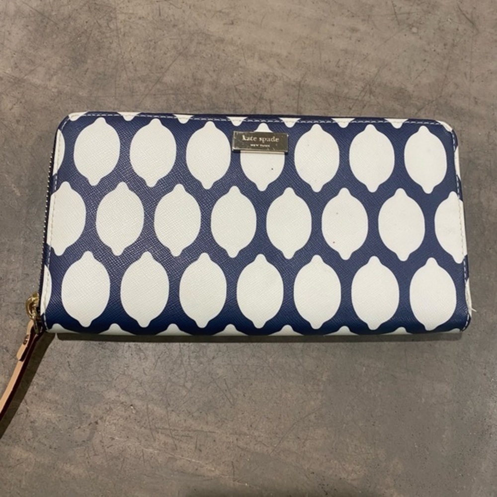 KATE SPADE ♠️ navy w/white "lemon" wallet!🍋gorgeous and CLASSIC!See pic 4 deets